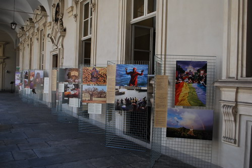 Mostra Cammini tra cielo e terra esposta a Torino (Cortile del Seminario Arcivescovile)