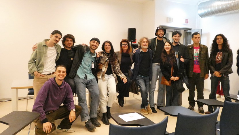 Foto di gruppo dei filmmaker con Sara Conforti Hòfer Foto di gruppo dei filmmaker con Sara Conforti Hòfer