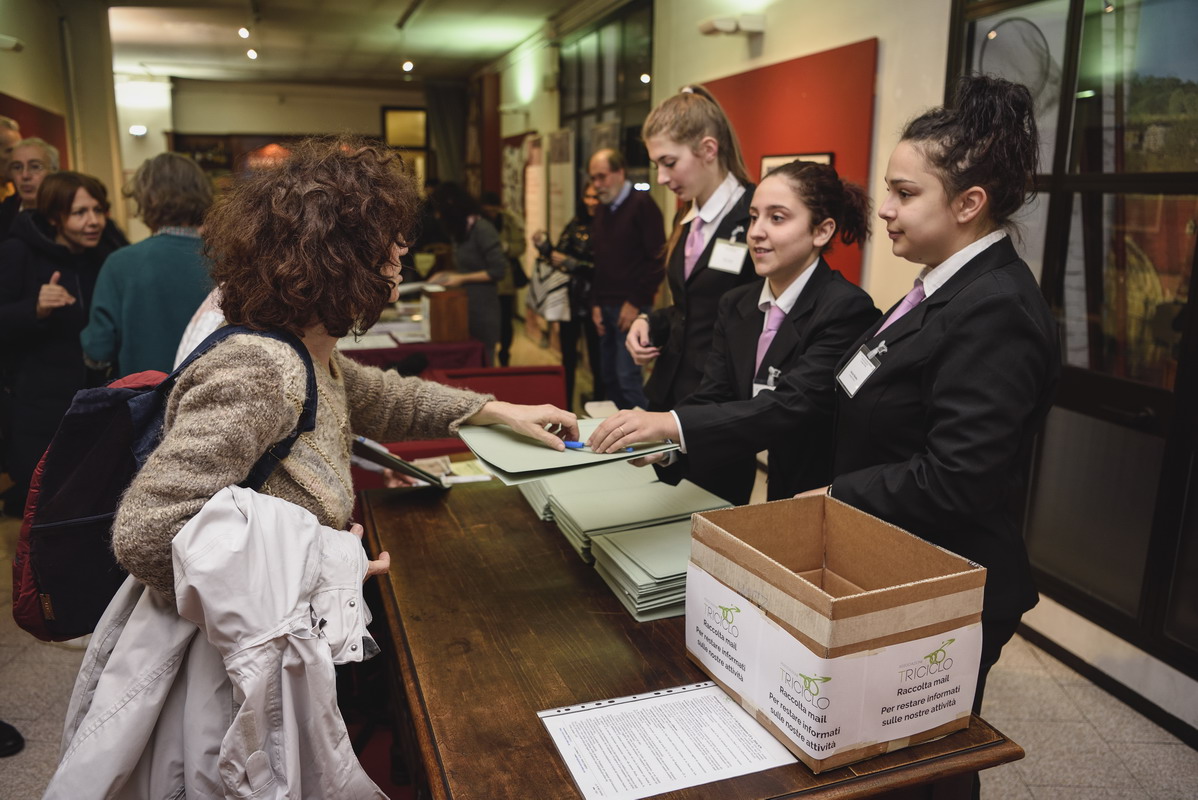 l'accoglienza a cura delle studentesse dell'IIS Giolitti di Torino l'accoglienza a cura delle studentesse dell'IIS Giolitti di Torino