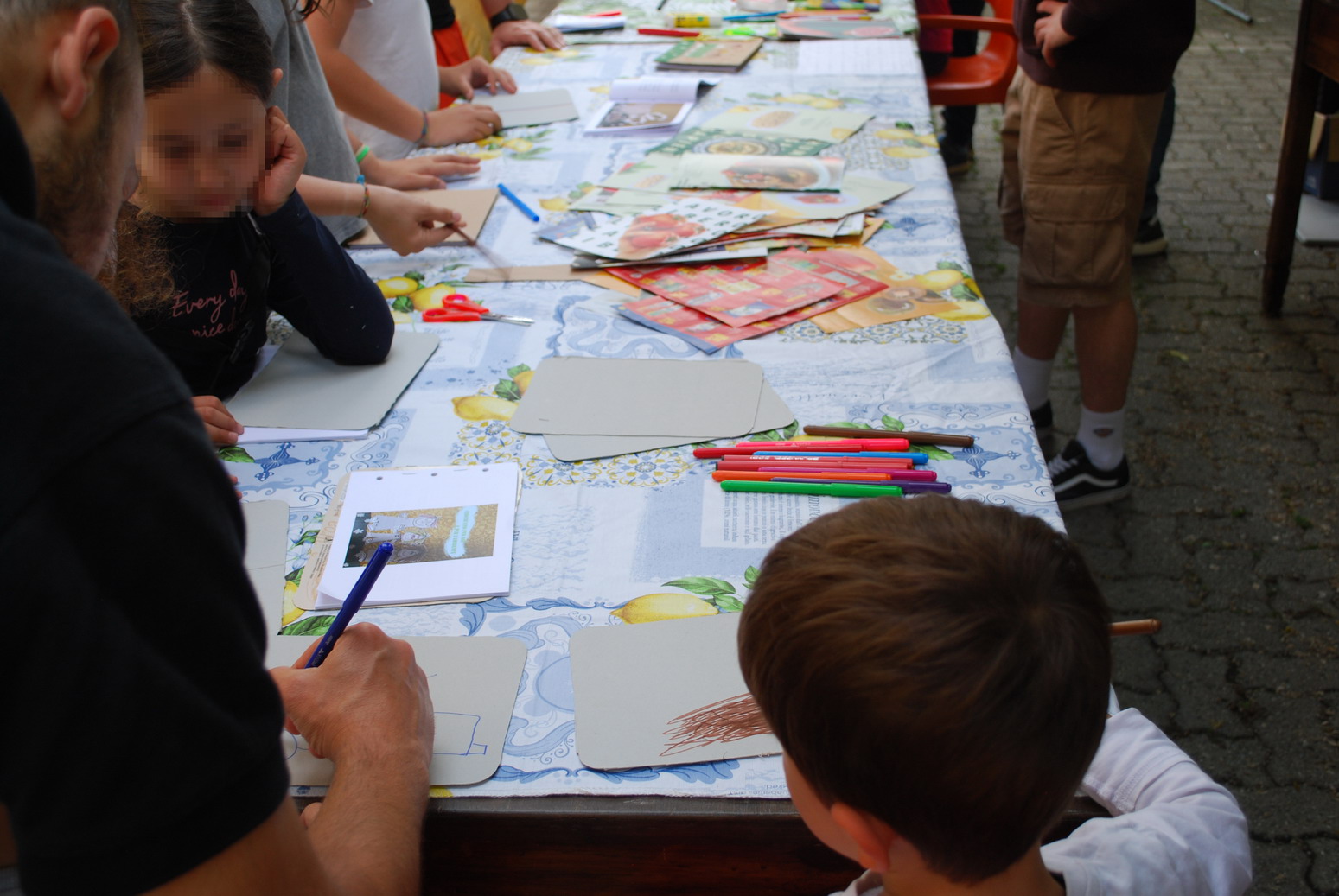 Tavolo con i libretti